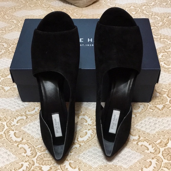 Cole Haan Viveca Black Suede Pump with Cut Out Size 8B with Box - Picture 2 of 9